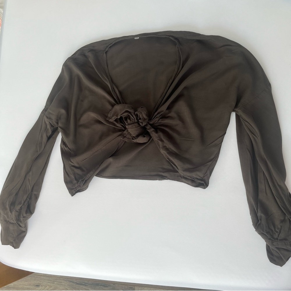 Cropped Long Sleeve Blouse